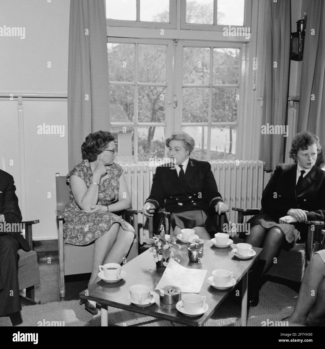 Giornata dei genitori al Marva Centre Amsterdam, situato sui terreni della Marinekazerne Amsterdam (MKAD). È presente anche il comandante del Marvacentrum Amsterdam, ufficiale della categoria più antica della categoria Marva der 2e (Omarva 2OC) [OMVA 2OC] N. Kramers. Foto Stock