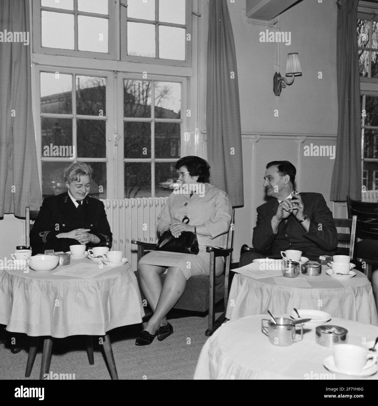 Giornata dei genitori al Marvacentrum Amsterdam, situato sui terreni della Marinekazerne Amsterdam (MKAD). È presente anche il comandante del Marvacentrum, ufficiale della classe Marva der 2e più vecchia (Omarva 2oC) [OMVA 2OC], N. Kramers. Foto Stock