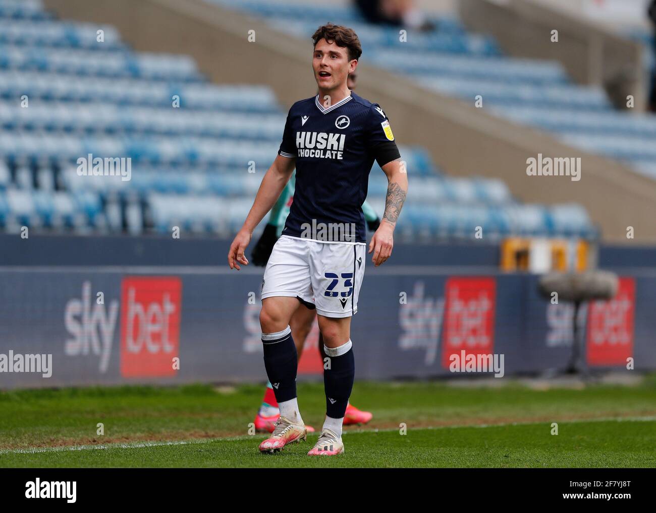 The Den, Bermondsey, Londra, Regno Unito. 10 Apr 2021. Campionato inglese di calcio, Millwall Football Club contro Swansea City; Danny McNamara di Millwall Credit: Action Plus Sports/Alamy Live News Foto Stock