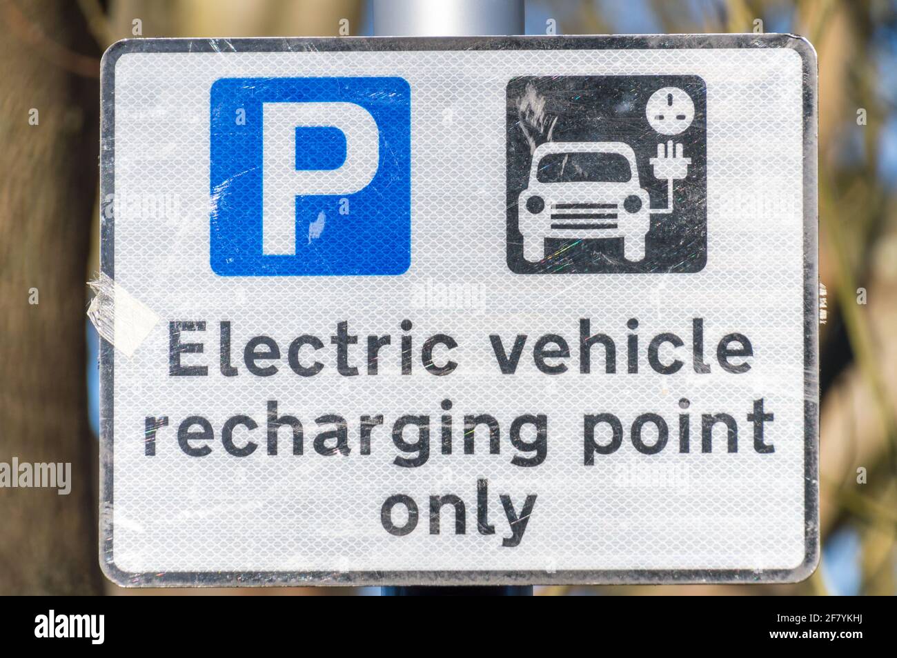 Solo punto di ricarica del veicolo elettrico con limitazione del parcheggio Foto Stock