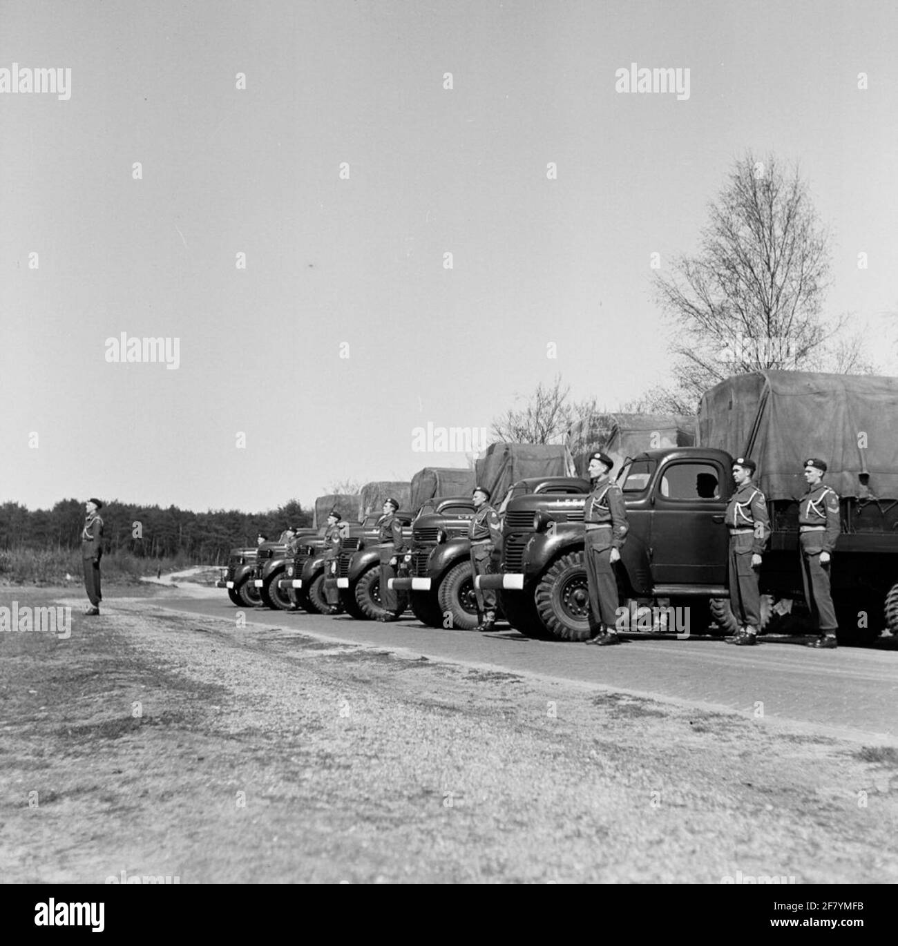 Marechauseses ha agito presso i loro camion Dodge D15. Foto Stock