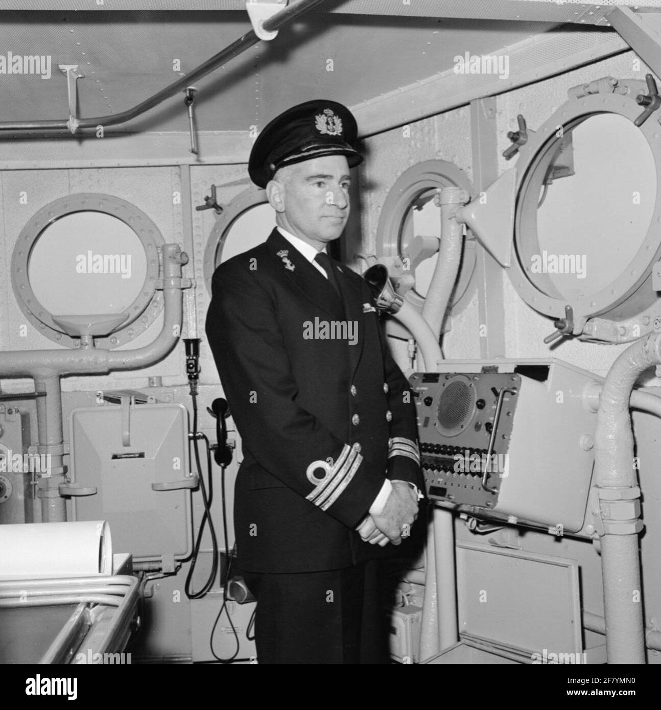 Capitano-tenente-Ter-Sea (Kltz) G. marinaio. Kltz marinaio è comandante di HR.MS Overijssel (D 815) (1957-1982), direttore sottomarino della classe Frisia. Foto Stock