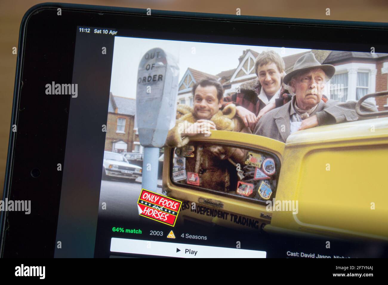 Solo il sitcom televisivo britannico di Fools and Horses su ipad netflix Foto Stock