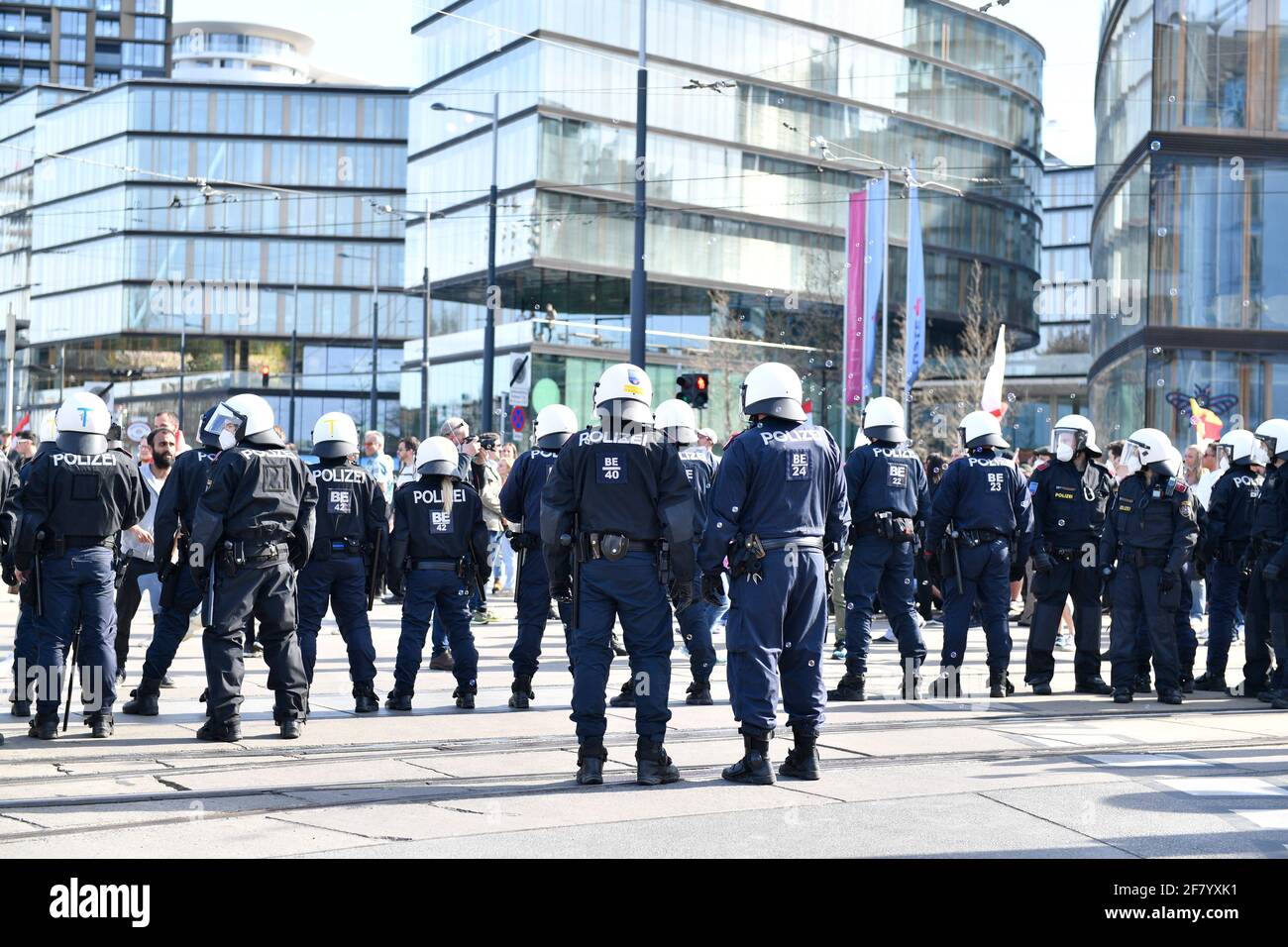 Vienna, Austria. 10 aprile 2021. Sabato, il centro di Vienna diventerà ancora una volta un grande palco dimostrativo. Perché i ben noti oppositori delle misure corona chiedono protesta. I punti d'incontro per le proteste saranno annunciati con breve preavviso tramite i social media. La manifestazione è stata nuovamente vietata dalla polizia. Foto Stock