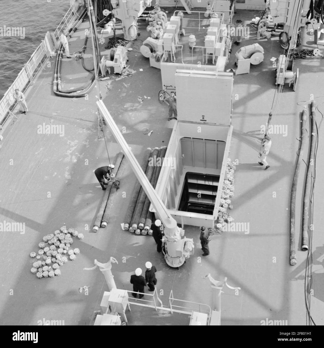 A bordo della stella della piscina (A 835), che è tornata dalla sua prima prova e ormeggiata di nuovo, si trova alla Rotterdam Dry Dock Society (RDM) sulla Heijplaat a Rotterdam. La nuova nave di rifornimento per la Royal Navy (KM) andrà solo dopo il servizio di occupazione come HR.MS Stella nord. Foto Stock