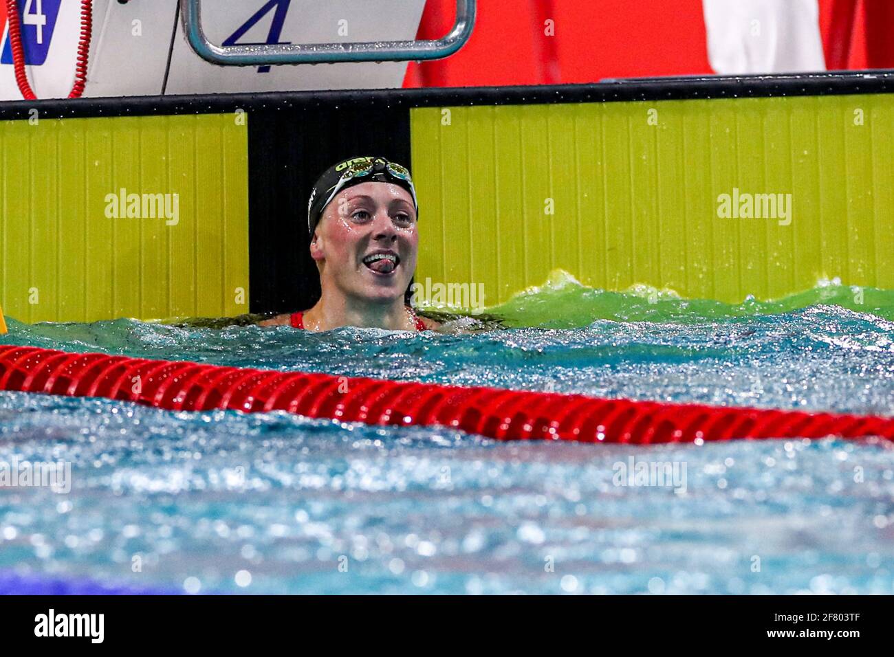 EINDHOVEN, PAESI BASSI - APRILE 10: Kira Toussaint dei Paesi Bassi festeggia il suo record europeo nel backstroke femminile di 50 m durante l'Eindhoven Foto Stock