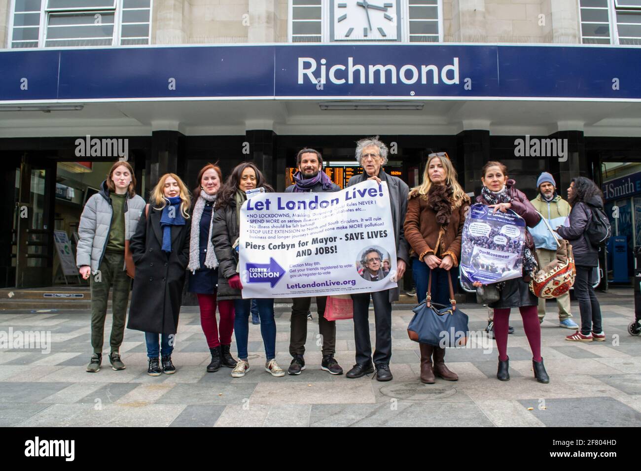 RICHMOND, LONDRA, INGHILTERRA - 10 aprile 2021: Piers Corbyn, candidato della gara mayoral di Londra 2021, che si è impegnato a Richmond, come parte del SUO LASCITO Foto Stock