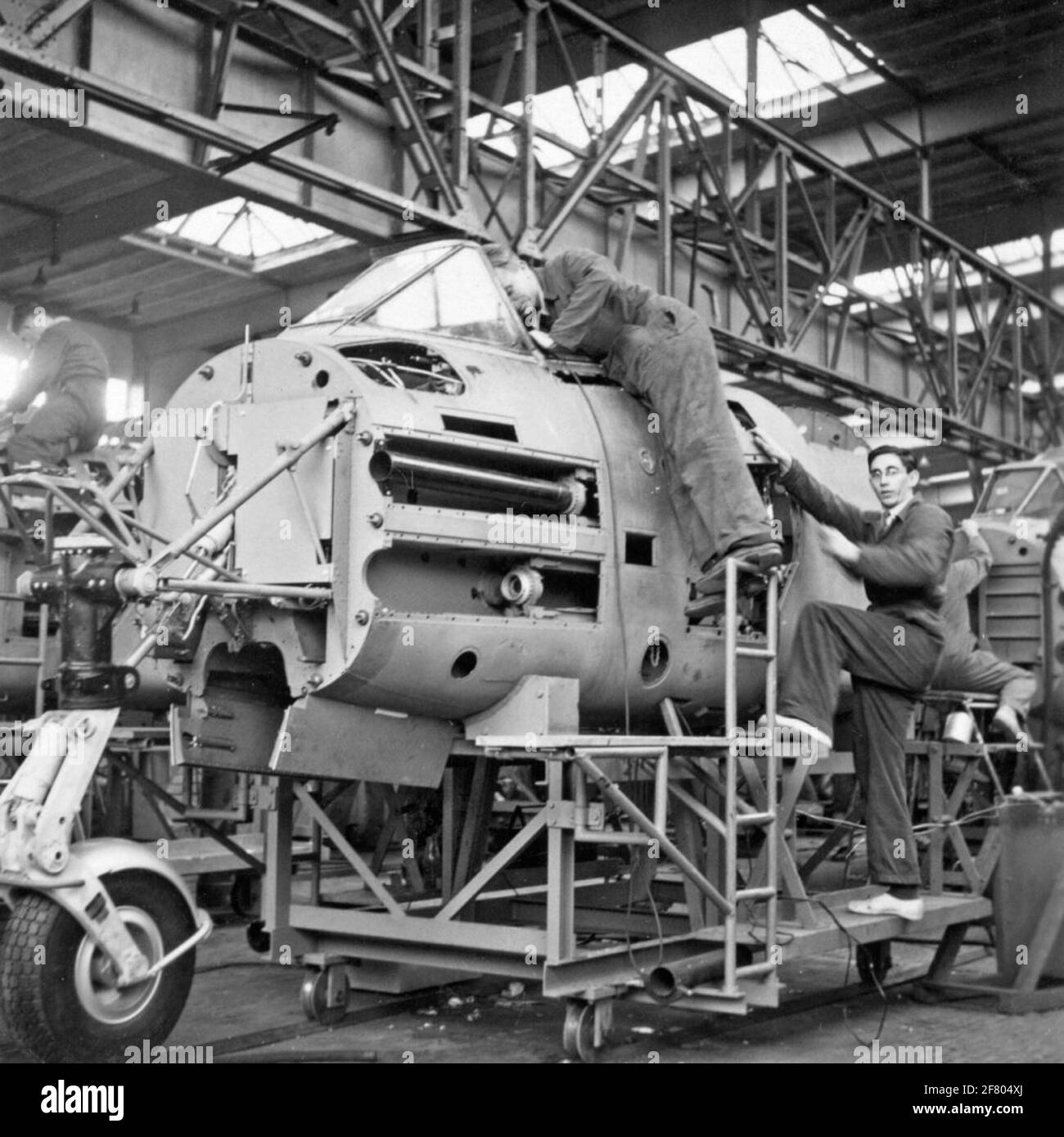 Linea di produzione T.B.V. Costruzione di licenze di Gloster Meteor F.MK.4 aeromobile di giunzione della Royal Netherlands Air Force nella fabbrica di aerei Aviolaland intorno al 1950. Diversi aeromobili per la KLU e il Marine Amaestry Service (MLD) sono stati costruiti e mantenuti da Aviolaland. Foto Stock