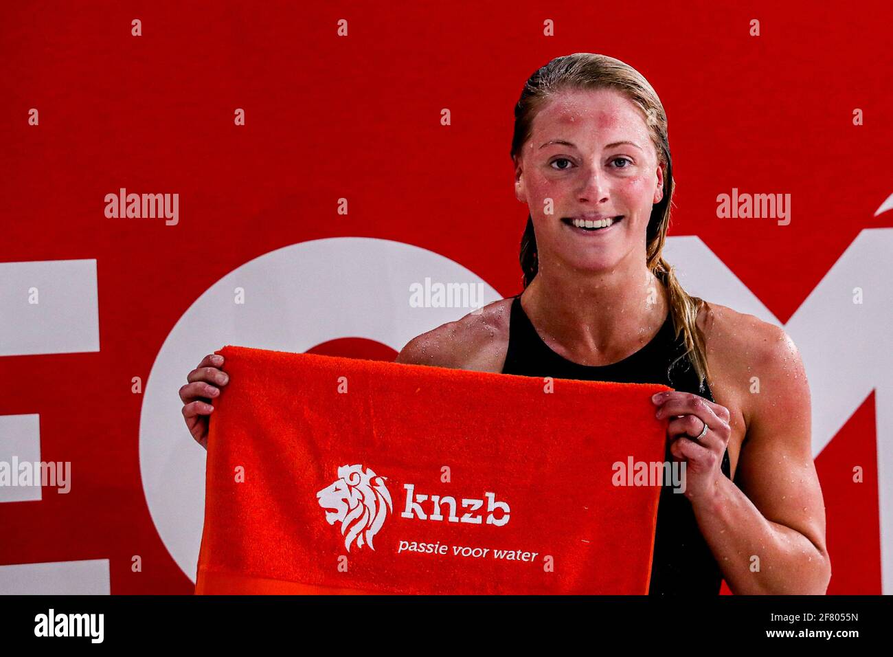 EINDHOVEN, PAESI BASSI - APRILE 10: Kira Toussaint festeggia il record europeo nelle finaliste di 50 m di backstroke delle donne durante la qualifica di Eindhoven Me Foto Stock