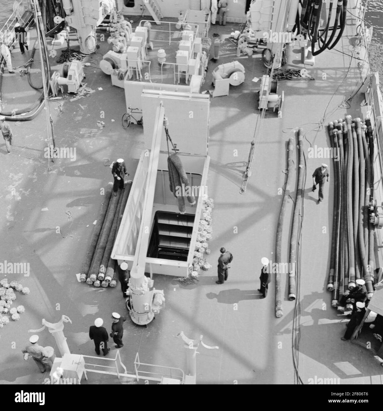 A bordo della stella della piscina (A 835), che è tornata dalla sua prima prova e ormeggiata di nuovo, si trova alla Rotterdam Dry Dock Society (RDM) sulla Heijplaat a Rotterdam. La nuova nave di rifornimento per la Royal Navy (KM) andrà solo dopo il servizio di occupazione come HR.MS Stella nord. Foto Stock