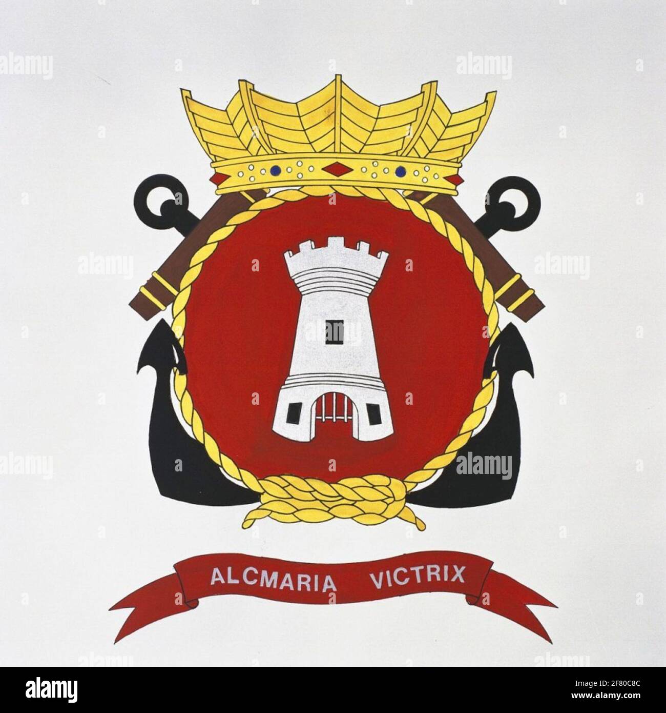 Alkmaar. L'emblema deriva dall'arma comunale di Alkmaar. L'incantesimo Alcmaria Victrix si riferisce al ruolo che la città ha giocato durante la rivolta. Alkmaar è stata la prima città che diffonde un assedio. Il castello si riferisce al ruolo importante come città fortificata che ha dato le tombe olandesi nel XIII secolo ad Alkmaar per la loro lotta contro i Frisi occidentali. Logo foderato da hr.ms. Alkmaar (1983-2000). Foto Stock