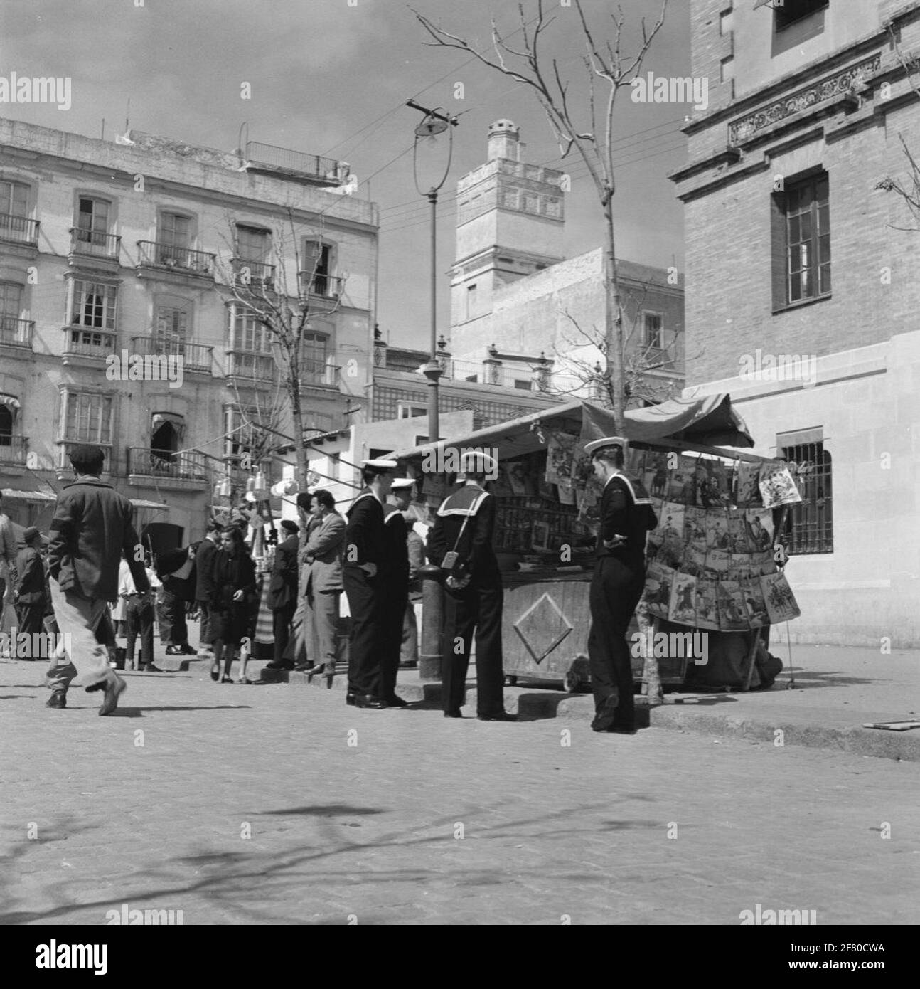 Marinai di pratica malfess 5 passeggeri a Cadice, marzo 1956. Foto Stock