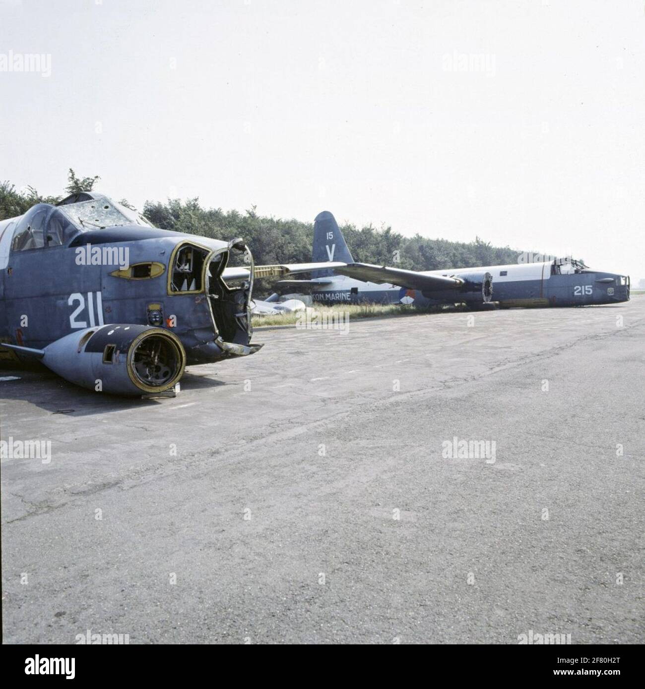 La Lockheed P2V-7B, P-2H e SP-2H Neptune Maritime Patrol Verguchten 211 (1962-1979) e 215 (1965-1976) sulla costa di rottami. Foto Stock