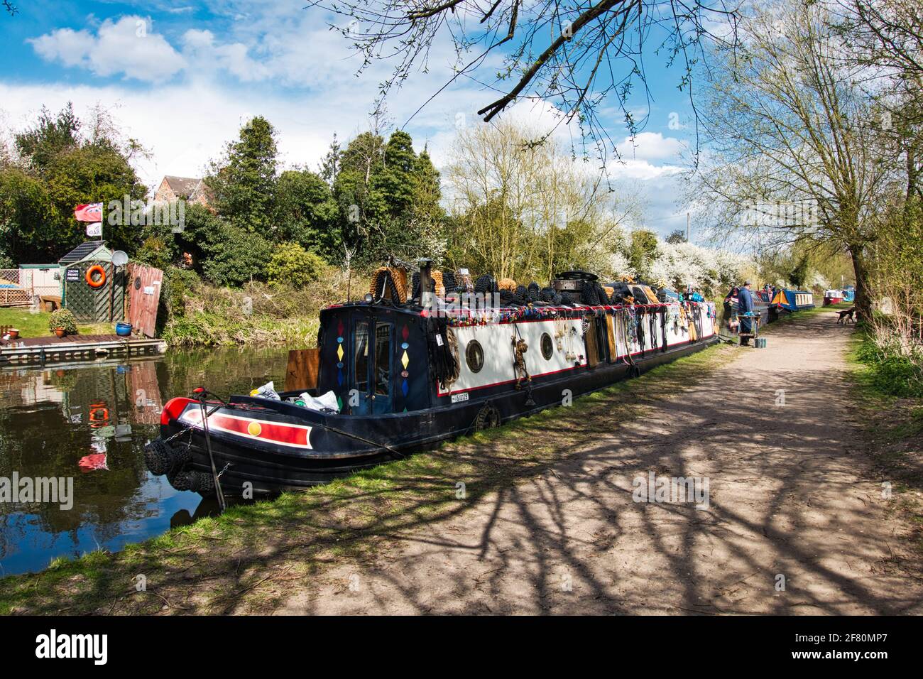 Canal e le strette barche sul canale Trent Mersey A Willington Wharf South Derbyshire Foto Stock