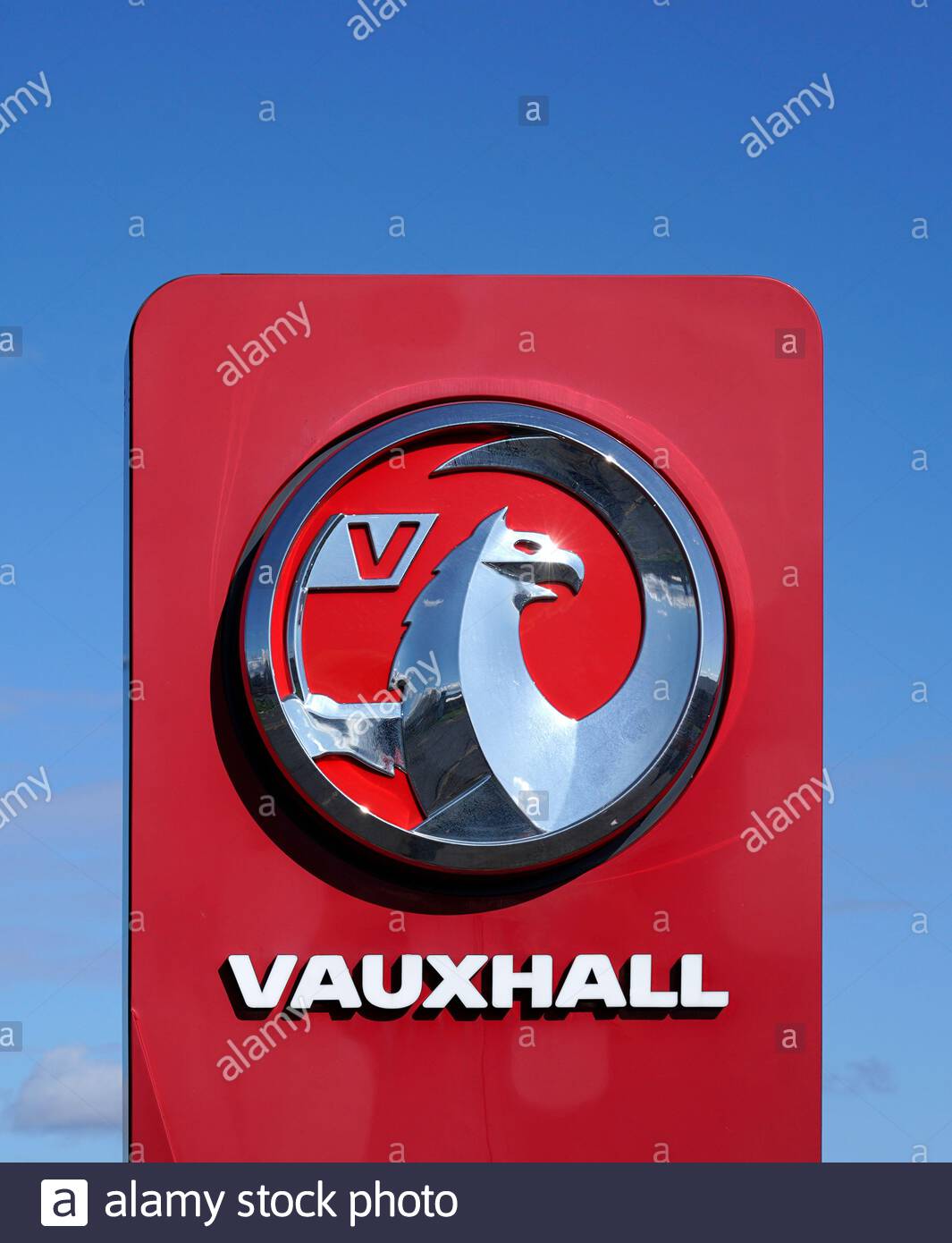 Vauxhall automobili segno presso la concessionaria Foto Stock