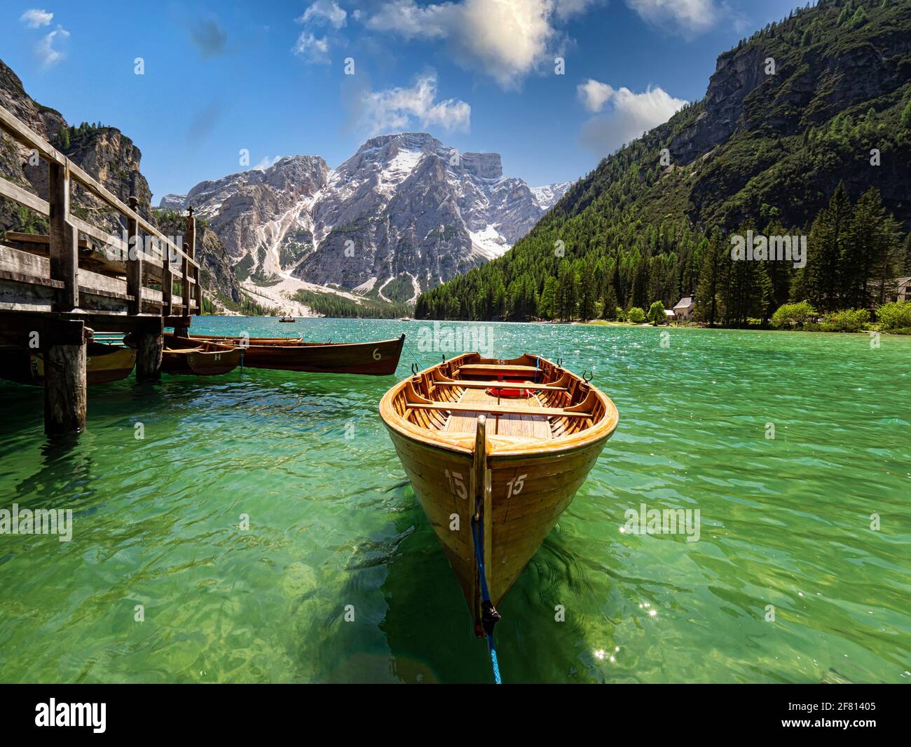 Paesaggio del Lago di Braies in Tirolo Foto Stock