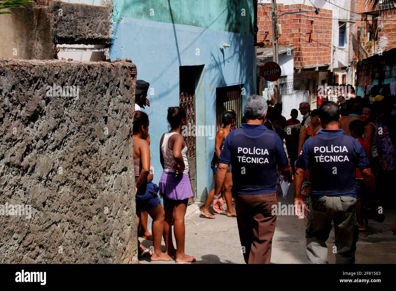 salvador, bahia / brasile - 23 gennaio 2013: Scena del crimine in cui il giovane è assassinato con 20 colpi, nel quartiere di Polemica nella città di Salvad Foto Stock