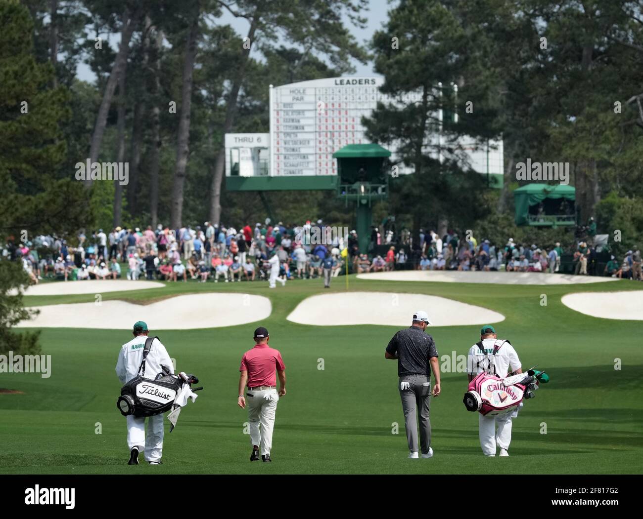 Augusta, Stati Uniti. 10 Apr 2021. Brian Harman e Marc Leishman dell'Australia saliscono il fairway sulla quinta buca nella terza prova del 2021 Masters Tournament all'Augusta National Golf Club di Augusta, Georgia, sabato 10 aprile 2021. Foto di Kevin Dietsch/UPI Credit: UPI/Alamy Live News Foto Stock