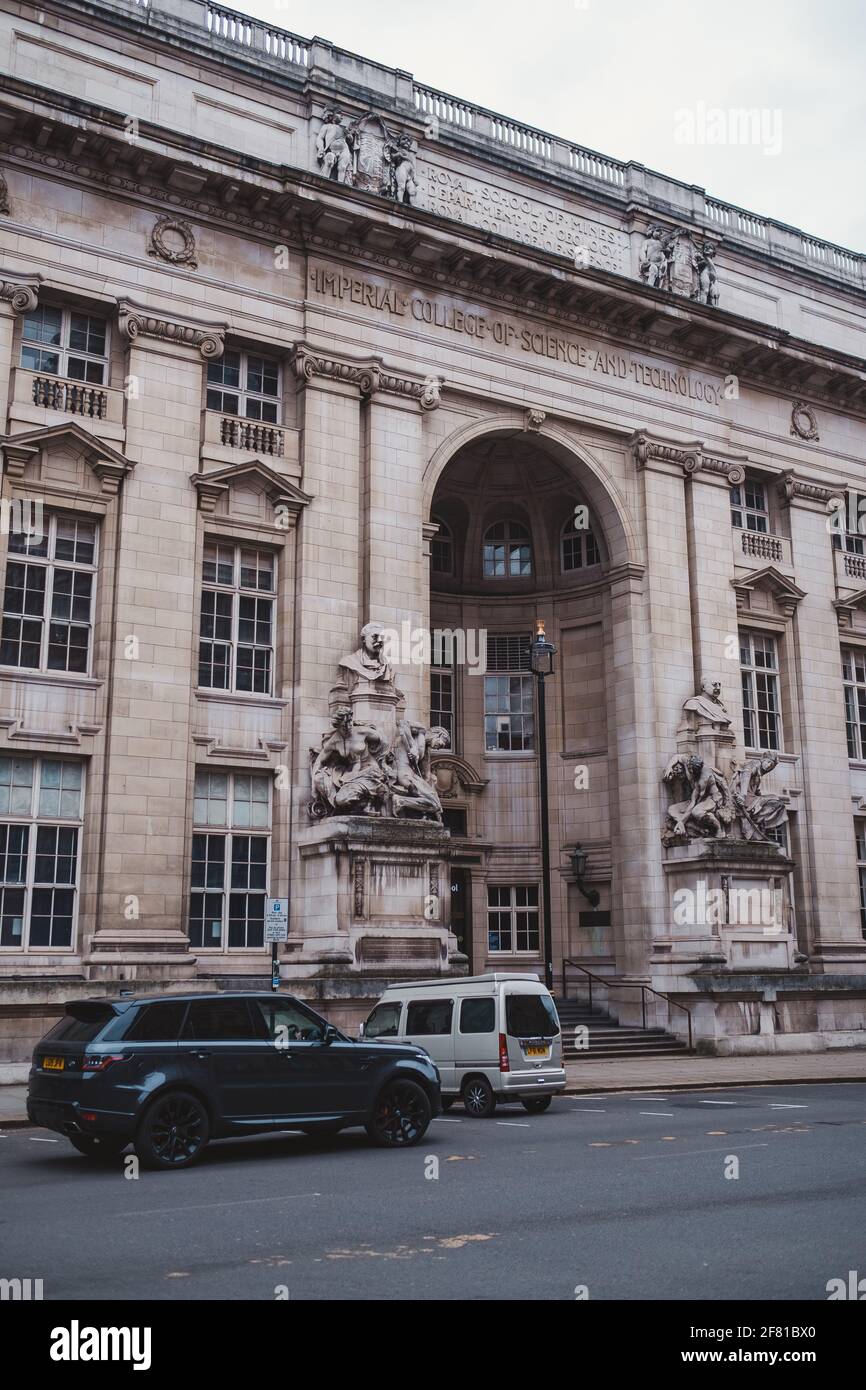 South Kensington, Londra | UK - 2021.04.10: Architecture of the Imperial College Foto Stock