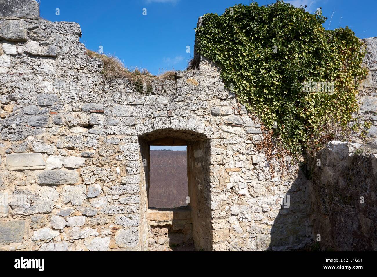 Rovine del castello di Hohenurach, Germania Foto Stock