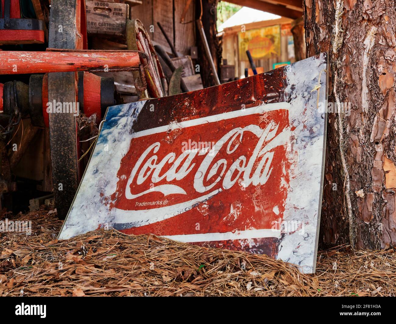 Antico segno di bevanda Coca Cola d'epoca. Foto Stock
