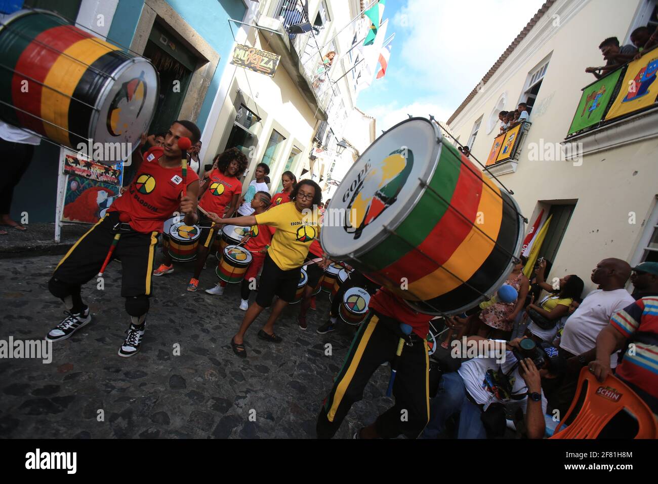 salvador, bahia / brasile - 25 aprile 2017: I membri della Olodum Band sono visti durante una presentazione a Pelourinho, Centro storico nella città di S. Foto Stock