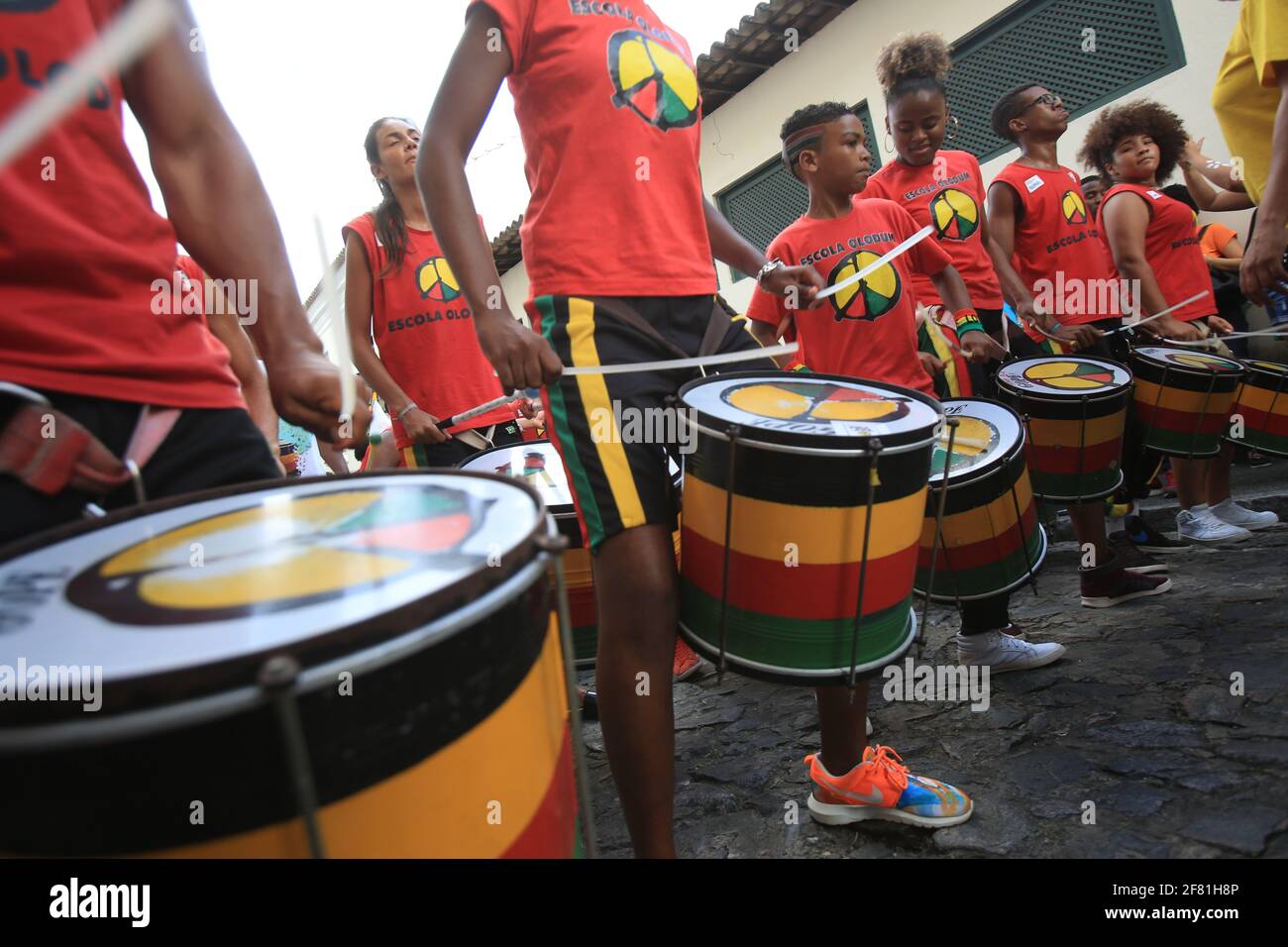 salvador, bahia / brasile - 25 aprile 2017: I membri della Olodum Band sono visti durante una presentazione a Pelourinho, Centro storico nella città di S. Foto Stock