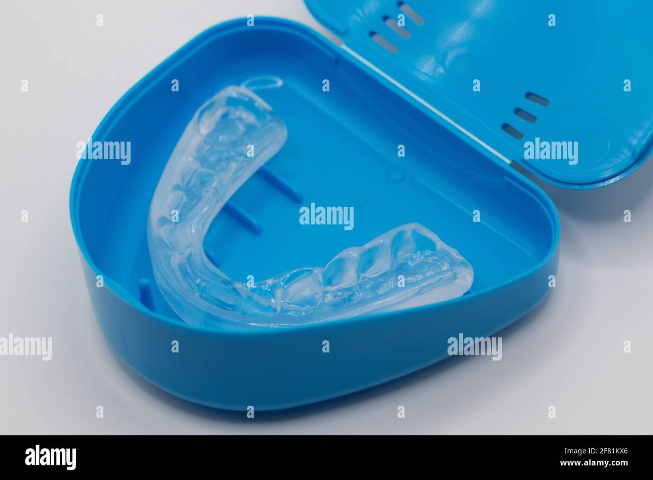 Una protezione per bocca in plastica personalizzata. Foto Stock