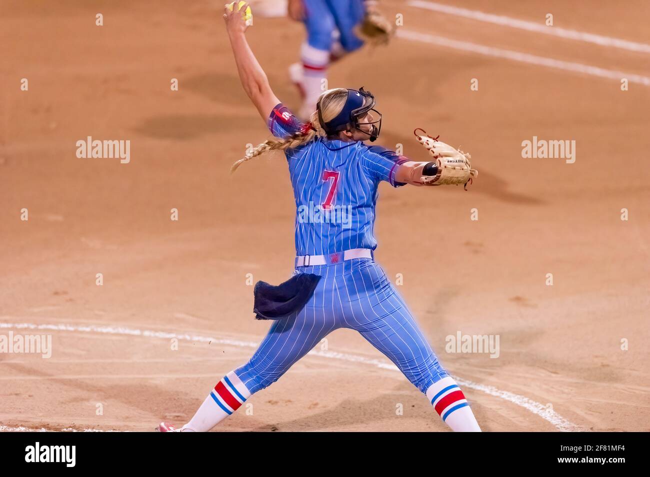 La Texas Longhorns Woman´s Softball Team affronta il OLE Miss ribelli in gioco di torneo Foto Stock