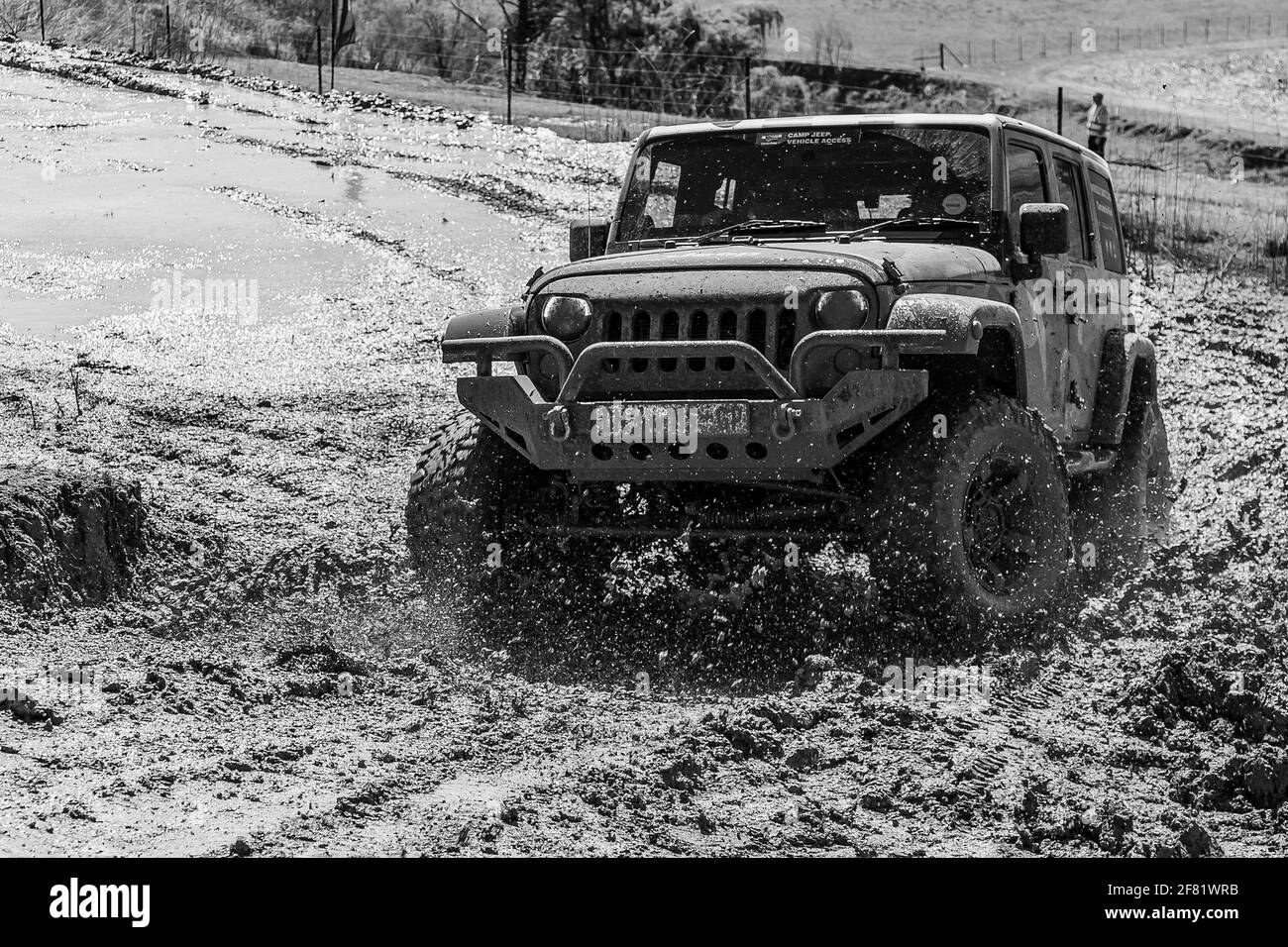 HARRISM, SUDAFRICA - 13 marzo 2021: Harrismith, Sudafrica - 02 2015 ottobre: Addestramento del driver di fango 4x4 al Camp Jeep nel Drakensberg Foto Stock