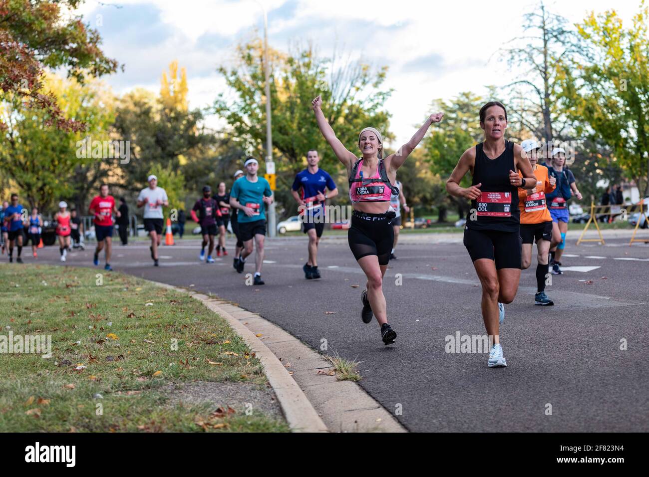 Canberra. 11 Apr 2021. Foto scattata il 11 aprile 2021 mostra i partecipanti al Festival della Maratona di Canberra, Australia. Credit: Chu Chen/Xinhua/Alamy Live News Foto Stock