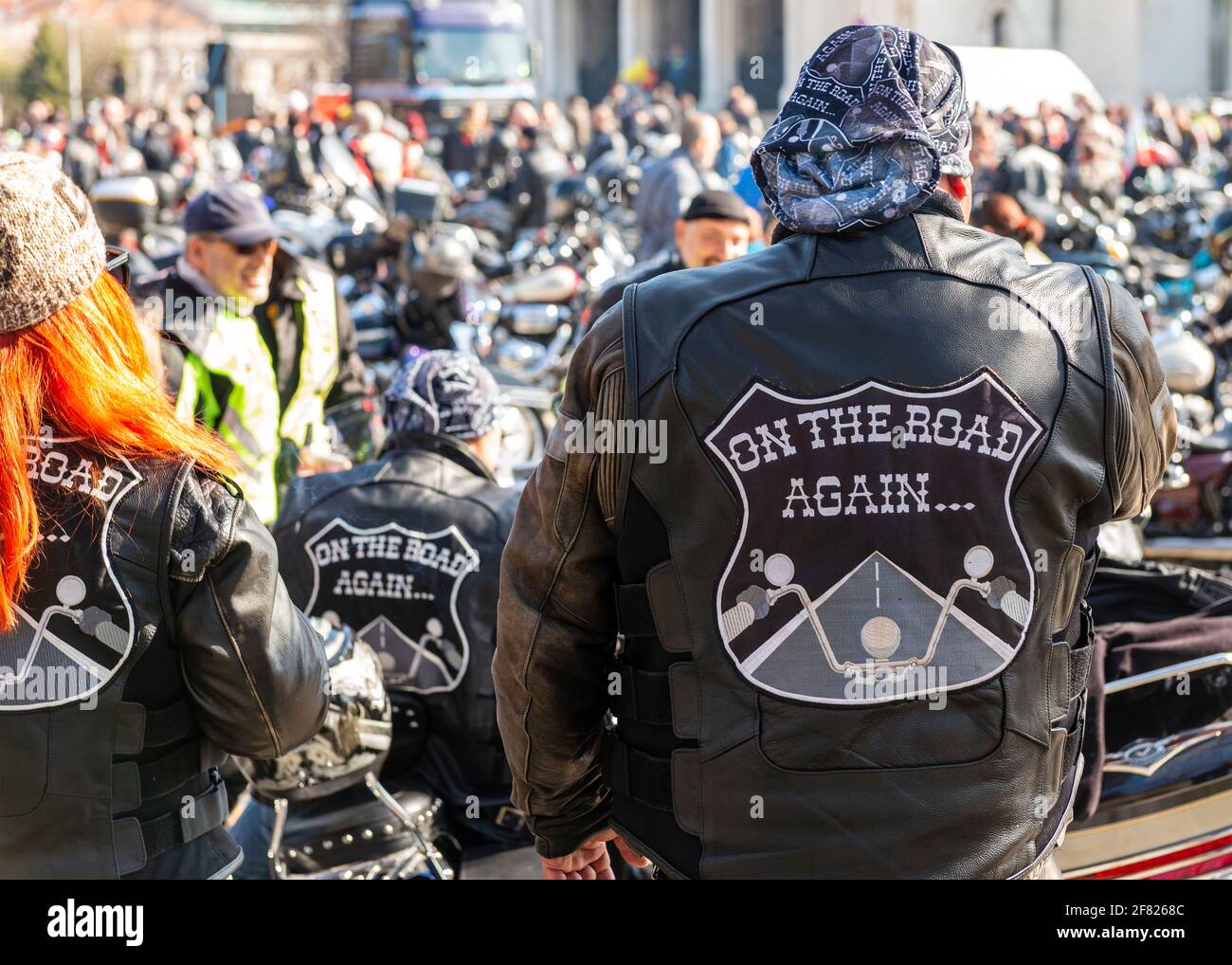 I motociclisti che indossano giacche in pelle con on the Road ancora emblema al festival annuale delle moto per gli appassionati motociclisti a Sofia, Bulgaria Foto Stock