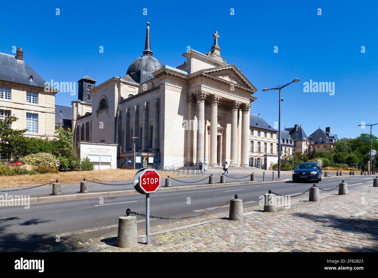 Rouen, Francia - Agosto 07 2020: La chiesa di Sainte-Madeleine è una chiesa in stile neoclassico costruita dal 1767 al 1781. Foto Stock