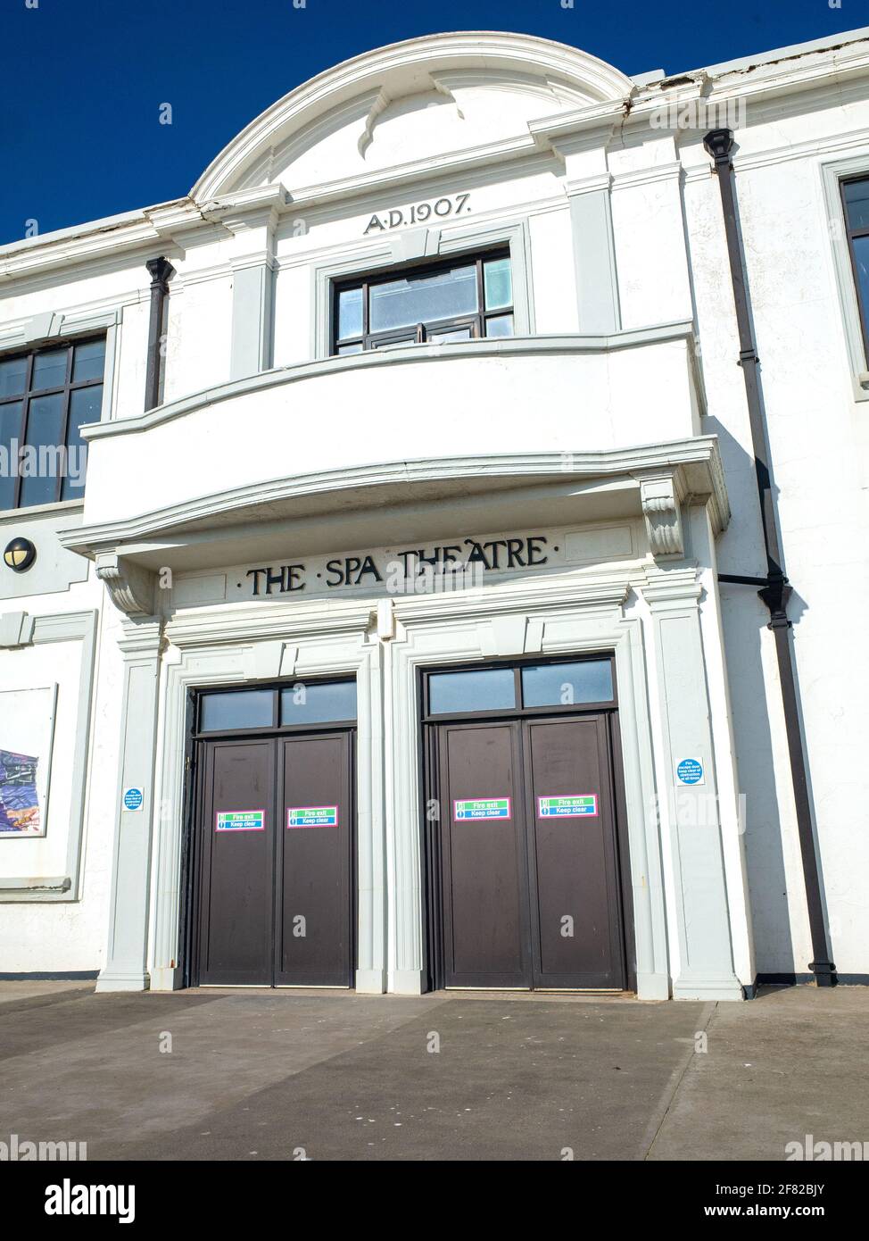 Facciata in stile edoardiano Art Deco del Bridlington Spa Theatre Foto Stock