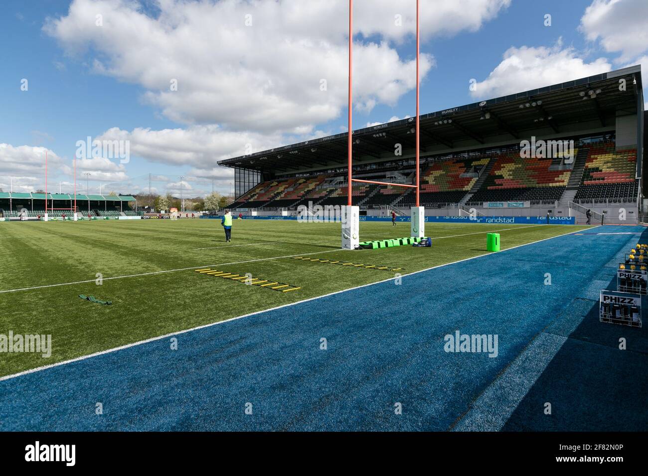 LONDRA, REGNO UNITO. 11 APRILE: Una vista generale all'interno dello stadio è vista in vista della partita del Greene King IPA Championship tra Saracens e Bedford Blues ad Allianz Park, Londra, domenica 11 aprile 2021. (Credit: Juan Gasparini | MI News) Credit: MI News & Sport /Alamy Live News Foto Stock