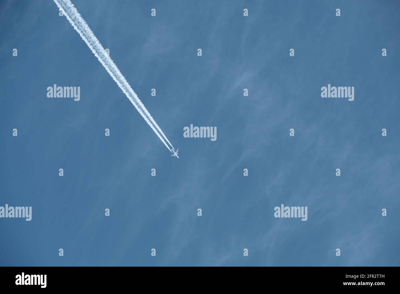 Jet Trails, Londra, Regno Unito Foto Stock