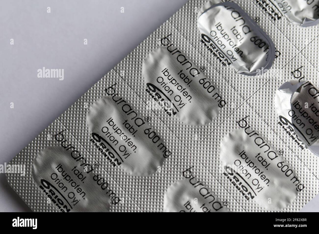 Ibuprofene (Burana 600mg) pillole, questo è un farmaco antinfiammatorio non  steroideo (FANS) che allevia il dolore e trattare l'infiammazione Foto  stock - Alamy