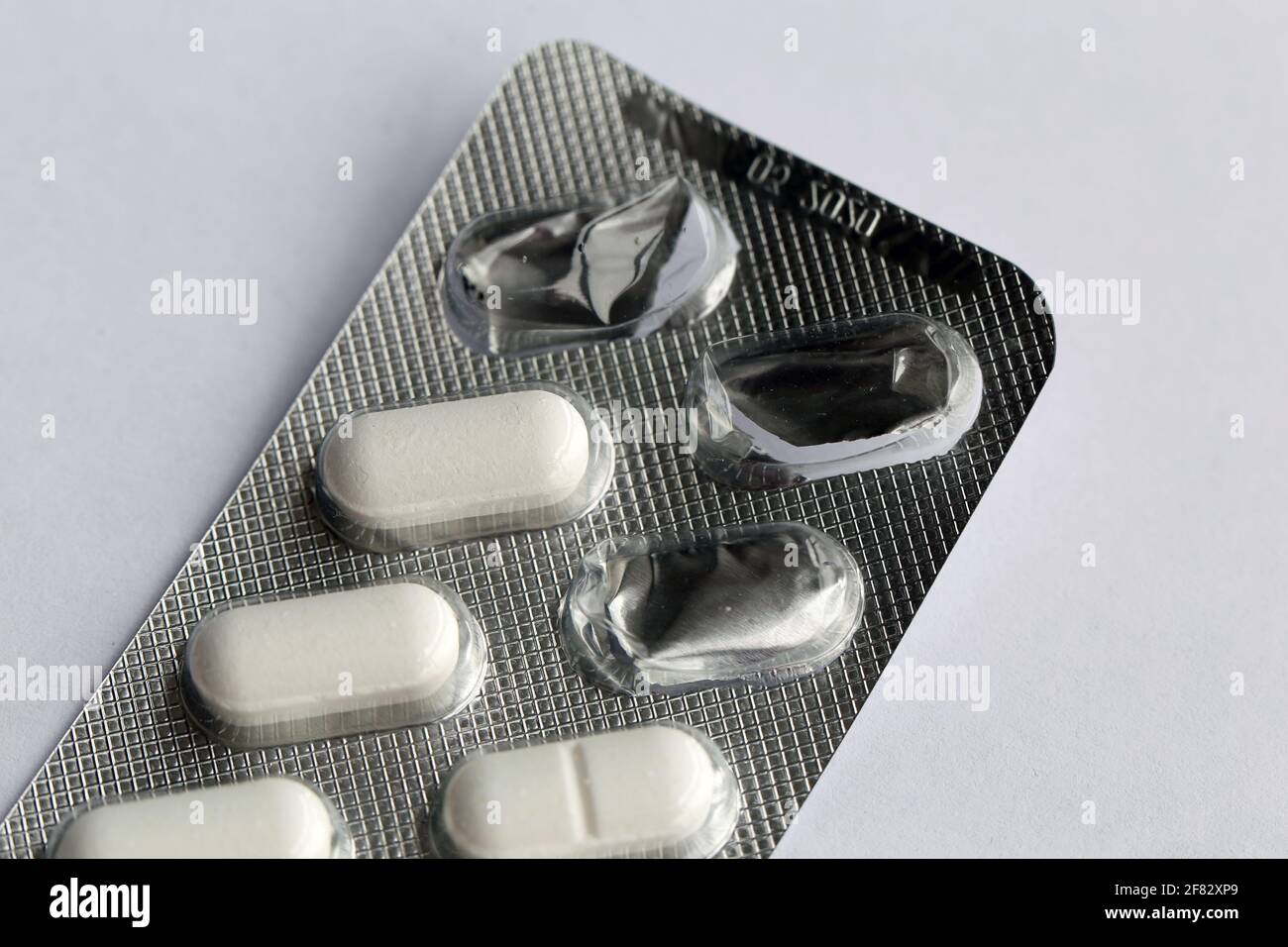 Ibuprofene (Ibumax 400mg) compresse, si tratta di un farmaco antinfiammatorio non steroideo (FANS) che allevia il dolore e cura l'infiammazione. Foto Stock