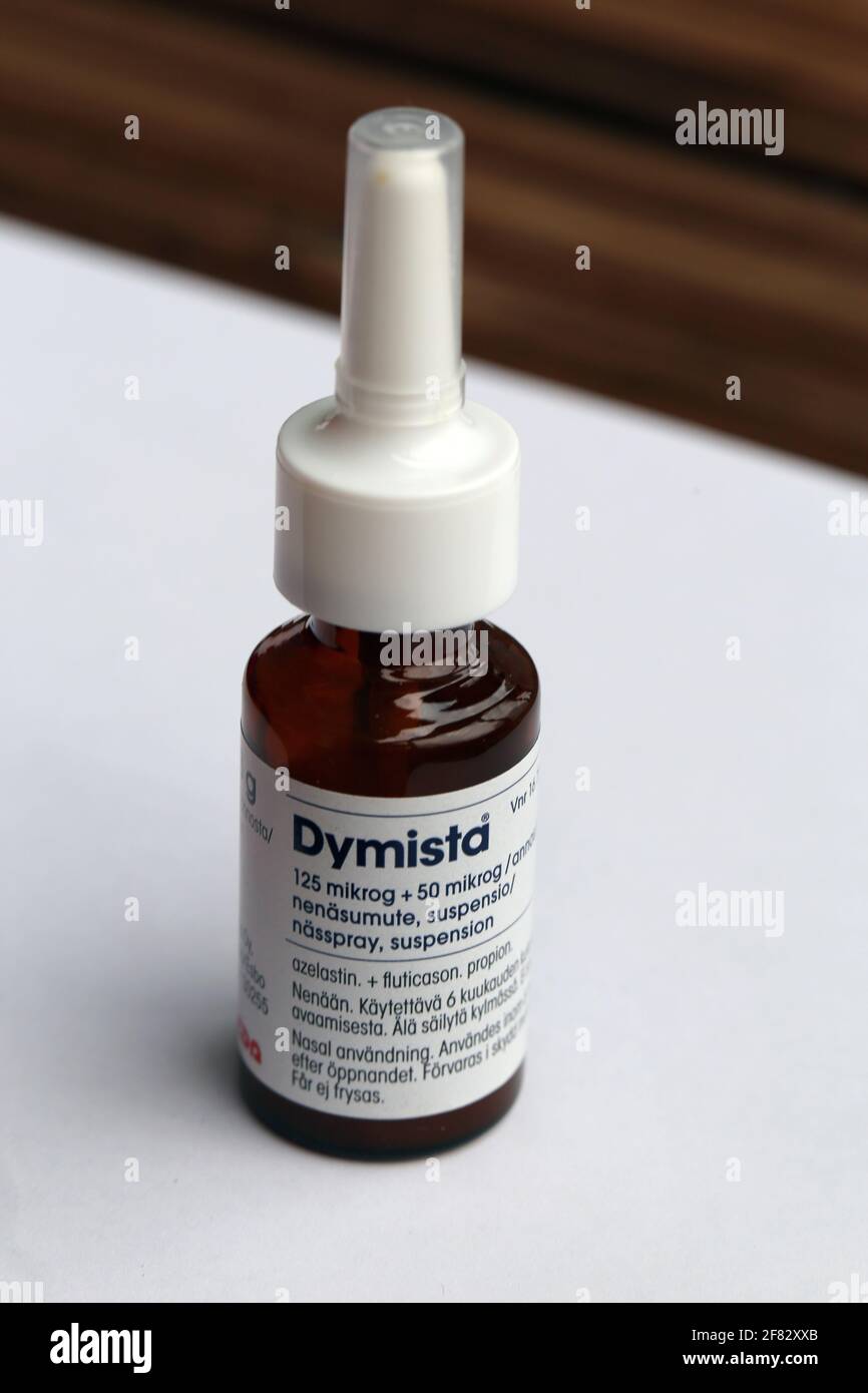 Dymista spray nasale: 125 microgrammi di azelastina e 50 microgrammi di fluticasone. Spray intranasale che allevia i sintomi allergici e la mucosa gonfia Foto Stock
