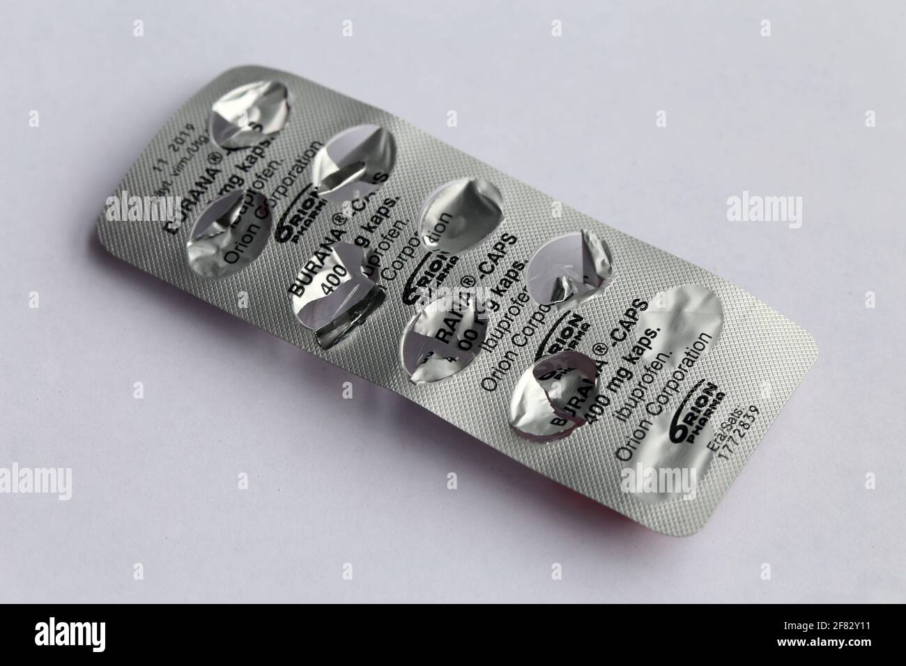 Ibuprofen (Burana 400mg) capsule, questo è un farmaco antinfiammatorio non steroideo (FANS) che allevia il dolore e trattare l'infiammazione. Foto Stock