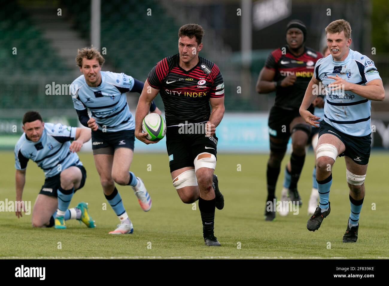 LONDRA, REGNO UNITO. 11 APRILE: Janco Venter of Saracens corre con la palla durante la partita del Greene King IPA Championship tra Saracens e Bedford Blues ad Allianz Park, Londra, domenica 11 aprile 2021. (Credit: Juan Gasparini | MI News) Credit: MI News & Sport /Alamy Live News Foto Stock