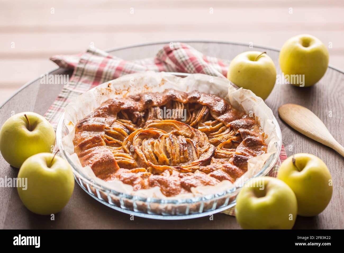 Torta di mele rustica (stile francese)- primo piano della foto Foto Stock