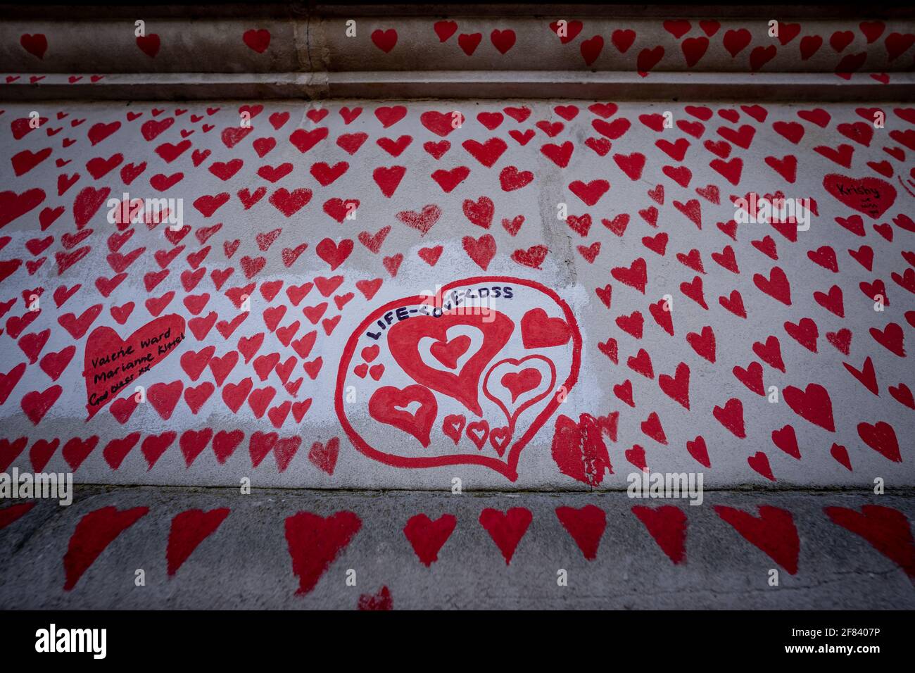 Coronavirus: National Covid Memorial Wall of Hearts, Westminster, Londra, Regno Unito. Foto Stock