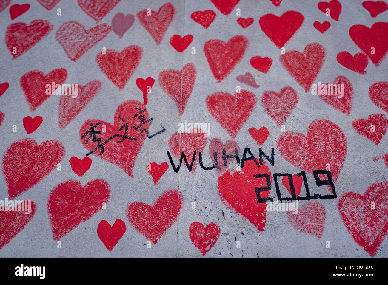Muro tributo a li Wenliang il medico e Wuhan whistle-blower che ha sollevato l'allarme circa l'epidemia di coronavirus in Cina. Londra, Regno Unito. Foto Stock