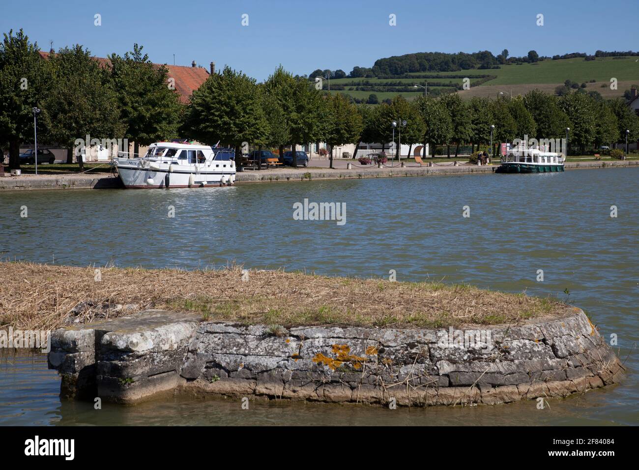 Bassin a Pouilly-en-Auxois sul Canal de Bourgogne nel Côte-d'Or Borgogna Francia Foto Stock