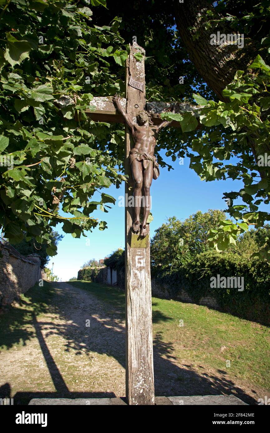 Calvario al Villaggio Plus beau di Châteauneuf en Auxois Nella Côte-d'Or Borgogna Francia Foto Stock