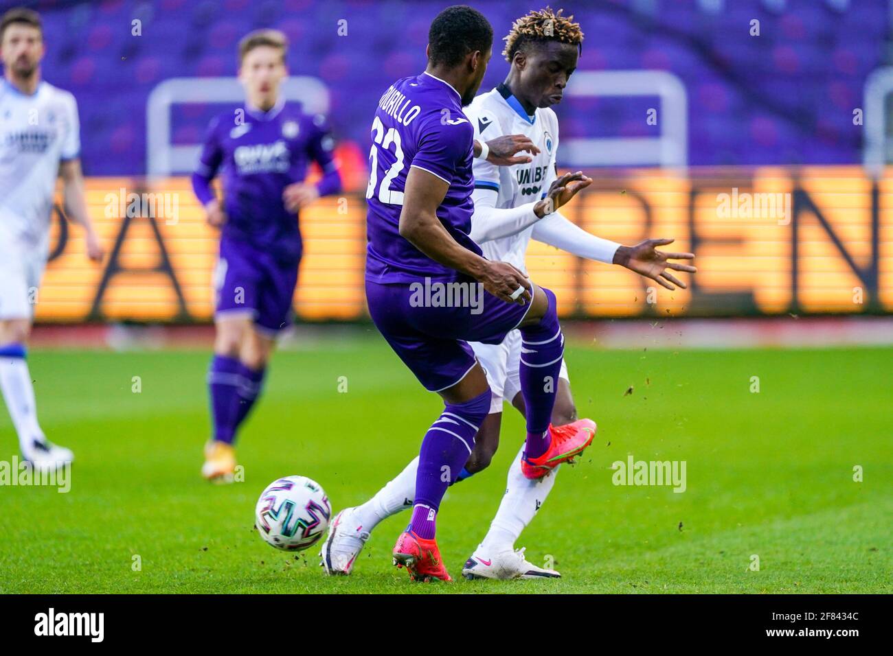 ANDERLECHT, BELGIO - APRILE 11: Amir Murillo della RSC Anderlecht, Youssouph Badji del Club Brugge durante la partita della Jupiler Pro League tra la RSC Anderle Foto Stock