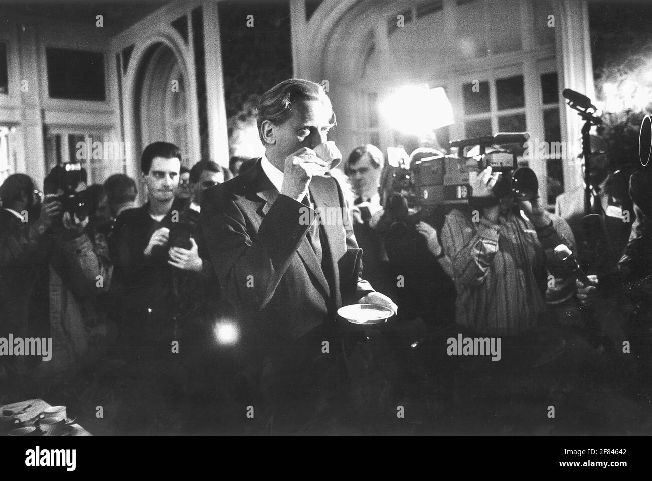 Michael Heseltine prende il caffè del mattino prima del discorso di oggi del Kangaroo Club Foto Stock