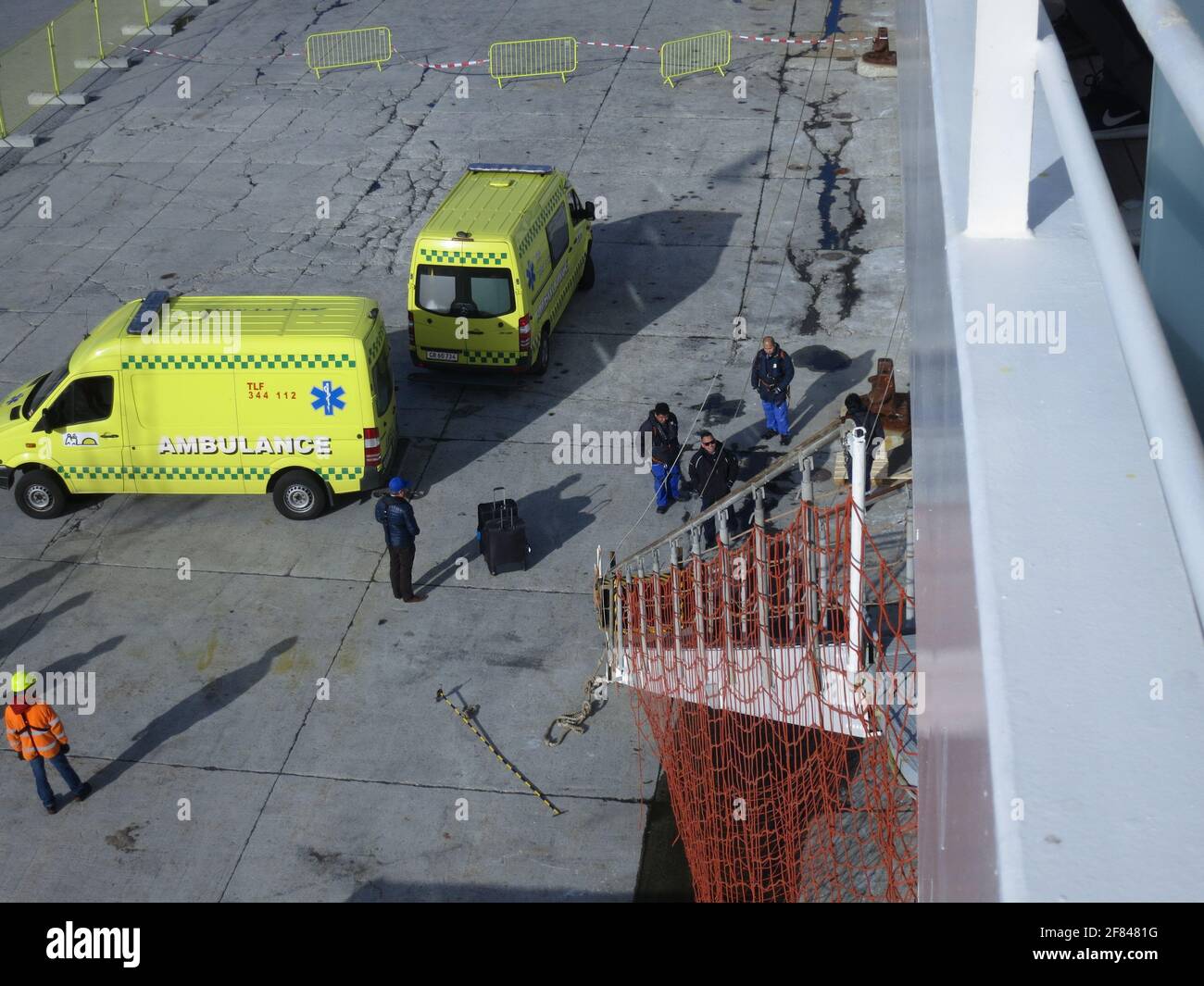 Grönland, Nuuk zwei gelbe Rettungswagen Foto Stock