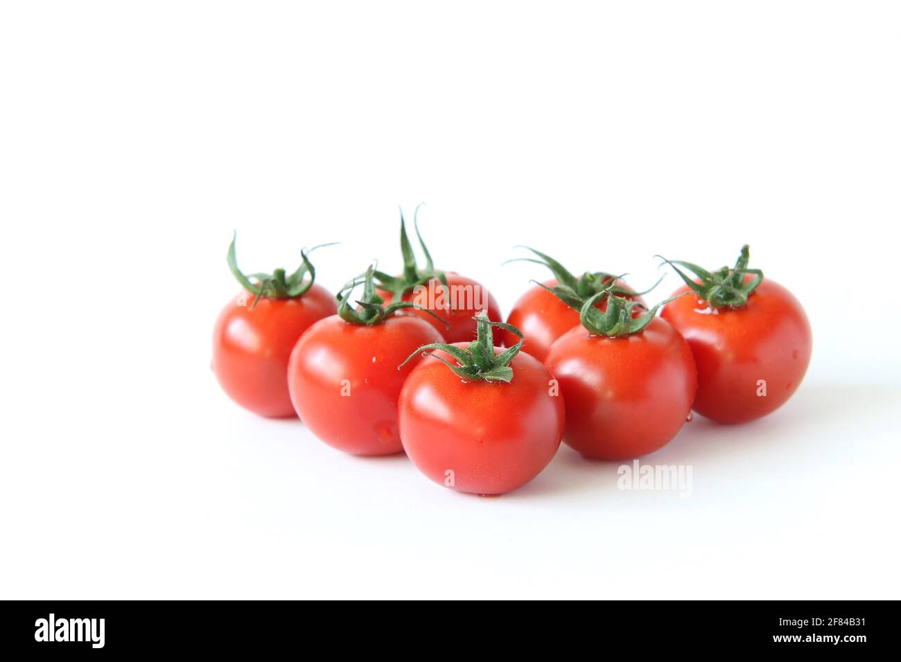 Pomodori panicoli su sfondo bianco, fotografia alimentare, studio shot Foto Stock